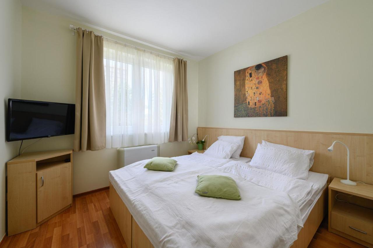 Mirage Wellness Apartman ハイデゥソボスロー エクステリア 写真
